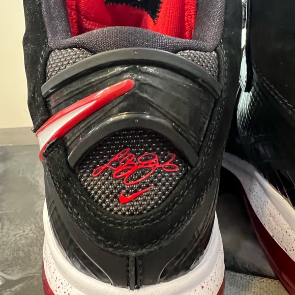 ? Nike LeBron 8 \